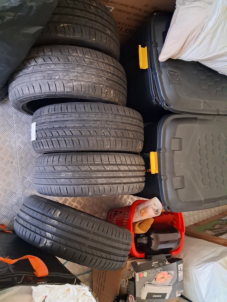 Longford storage facility unit auction IB-9904