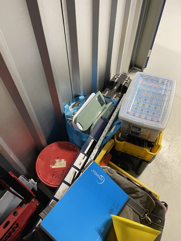 Nijmegen Storage Unit auction IB-8143 42