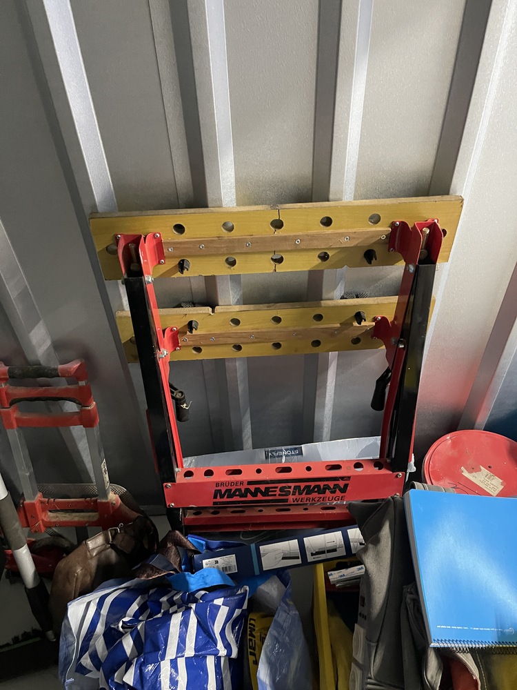 Nijmegen Self storage unit auction IB-8143 43