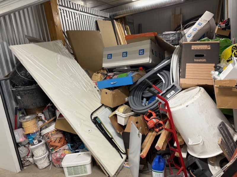 Handen Storage auction IB-3073