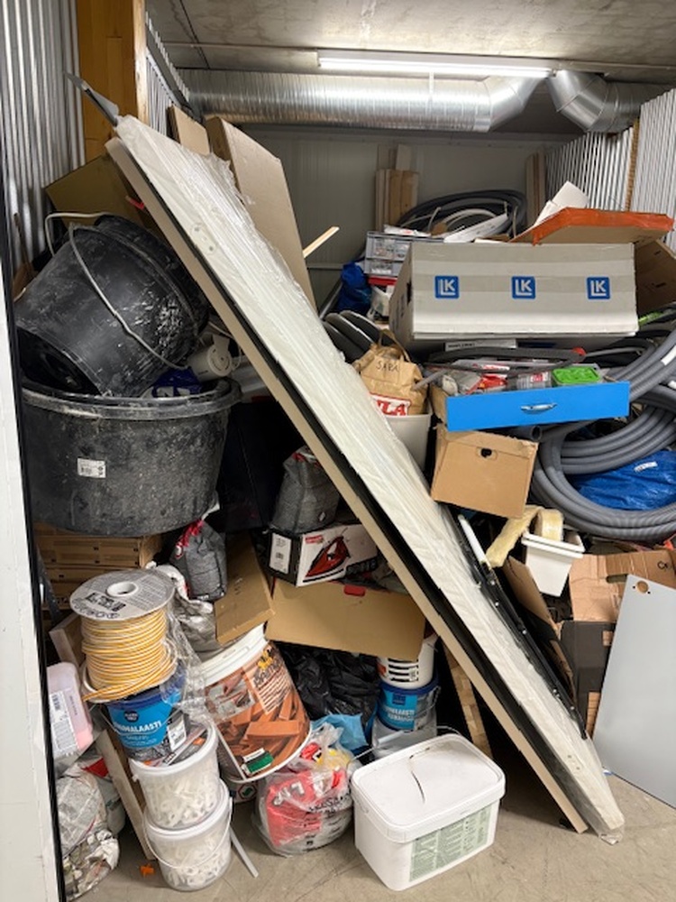 Handen Storage Unit auction IB-3073