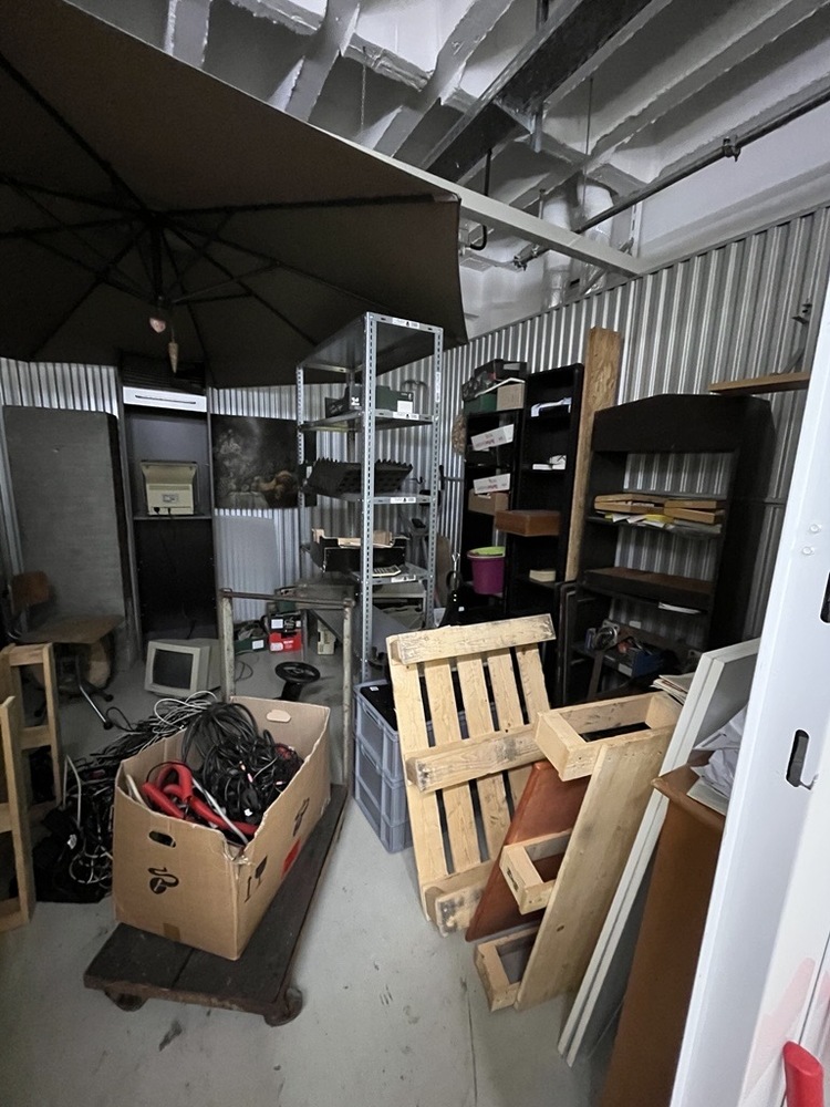 Berlin 2 storage facility unit auction IB-3929