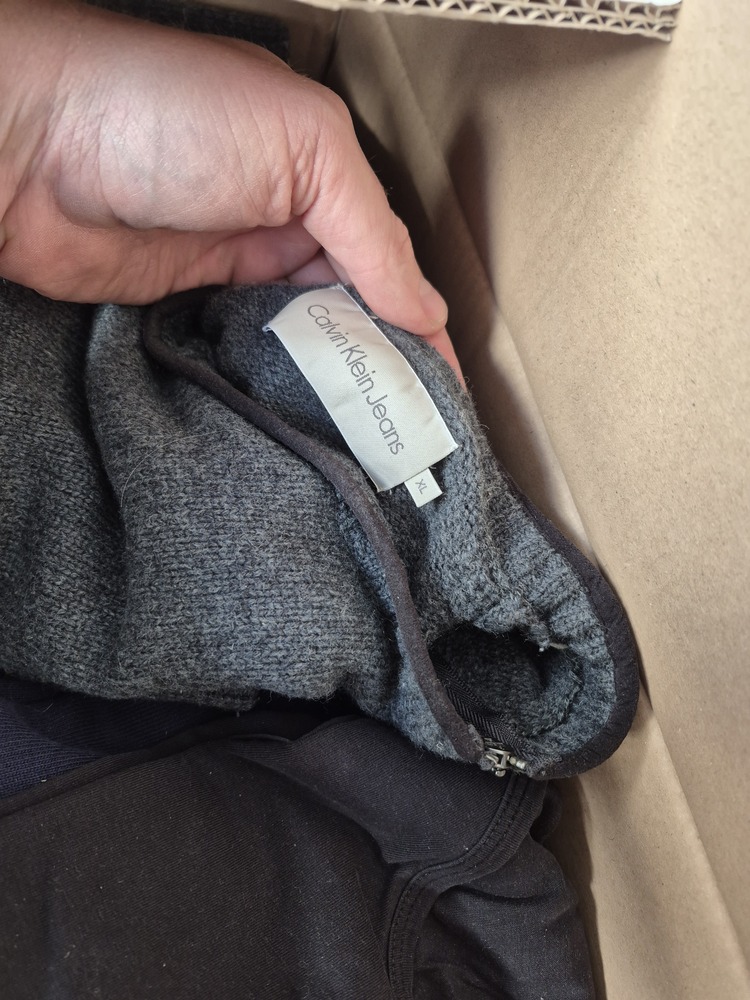 Magic Movers Self storage unit auction IB-1930