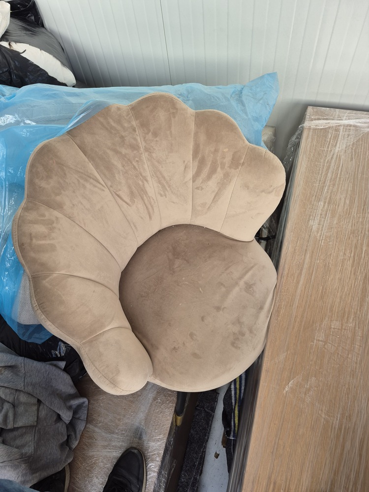 Magic Movers storage facility unit auction IB-1930