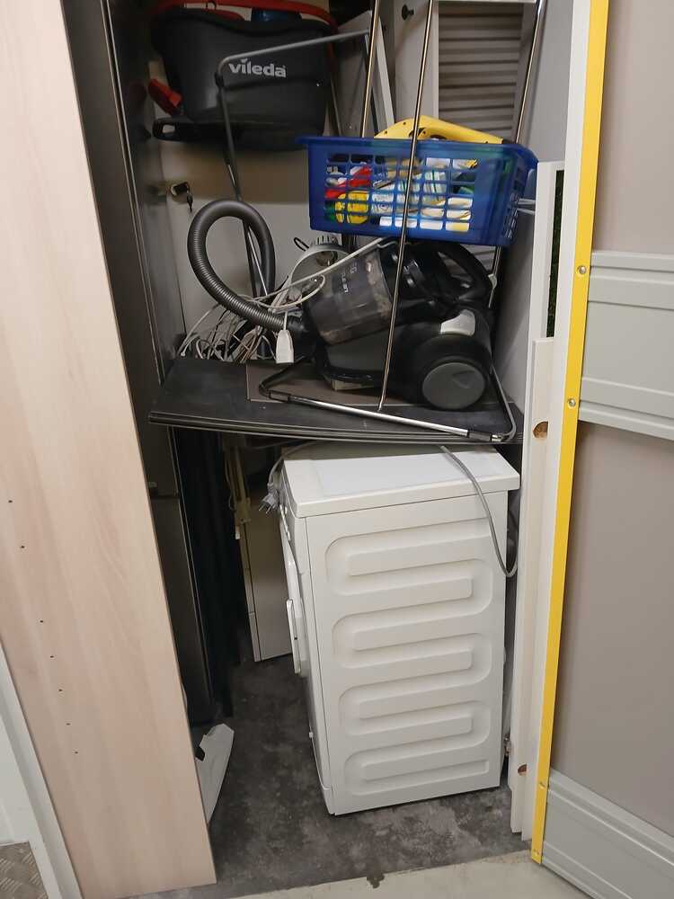 Stuttgart Storage Unit auction IB-5073