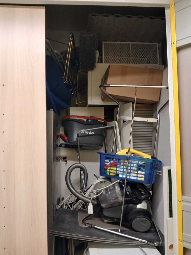 Stuttgart Self storage unit auction IB-5073