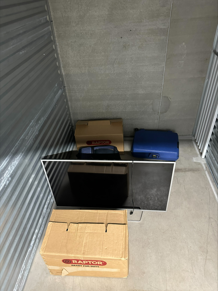 City Self storage unit auction IB-2149