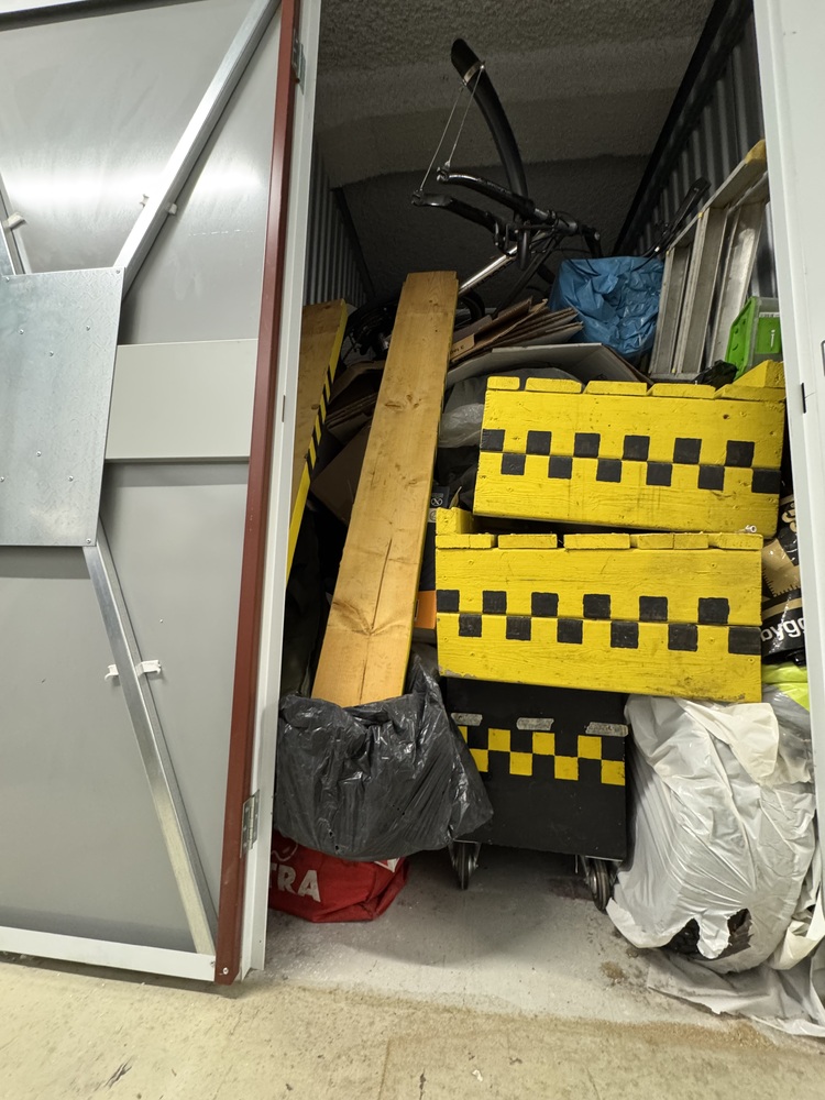  Stockholm Kungliga  Tennishallen Storage auction IB-8411