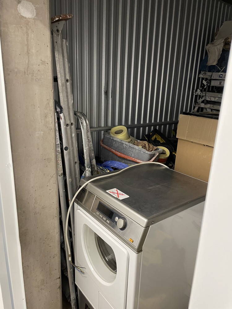 Botkyrka Self storage auction IB-1737