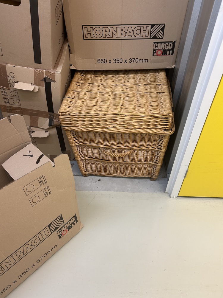 Frankfurt Storage Unit auction IB-2123