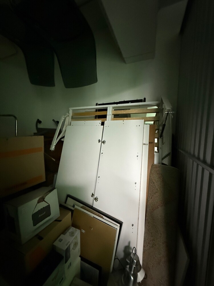 WÜBOX  Self storage unit auction IB-8092 13