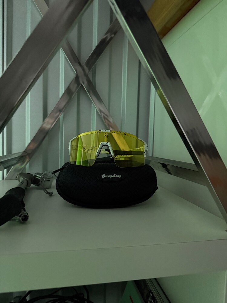 WÜBOX  Self storage unit auction IB-8092 23