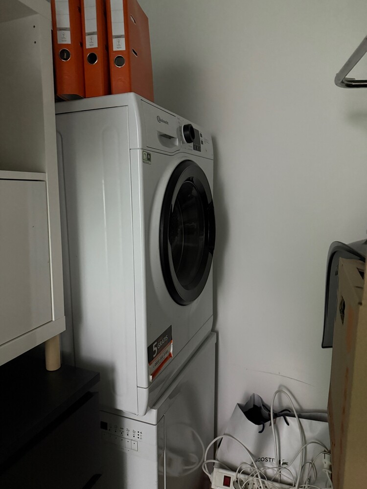 WÜBOX  Self storage unit auction IB-8092 33