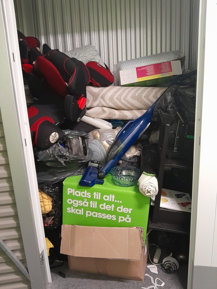 Nordvest Self storage unit auction IB-7442