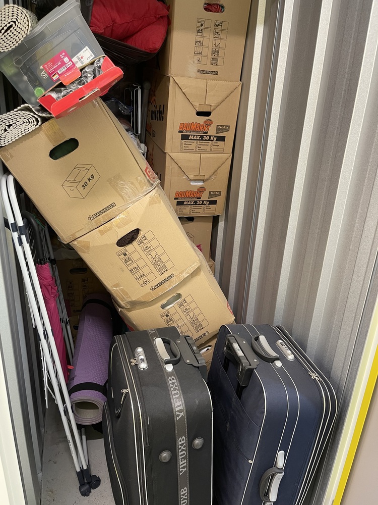 Berlin 3 Self storage unit auction IB-9027