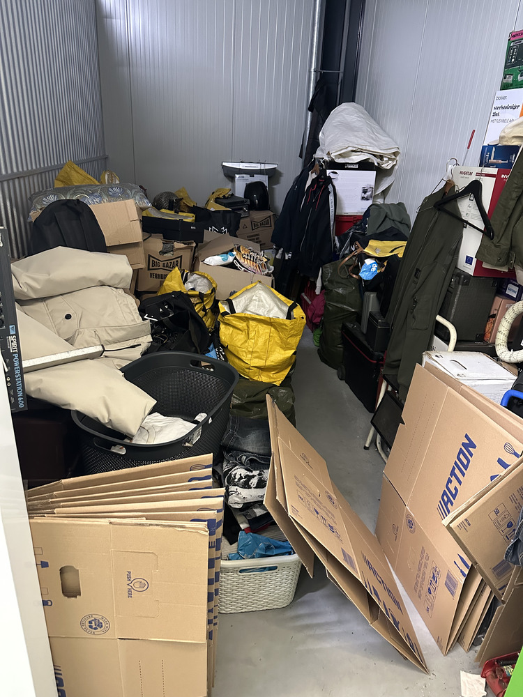 Loads Tilburg Storage auction IB-7652