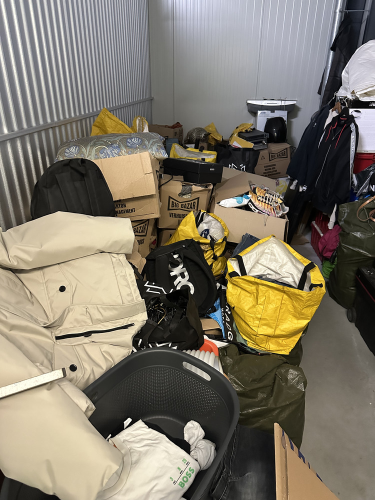 Loads Tilburg Storage Unit auction IB-7652