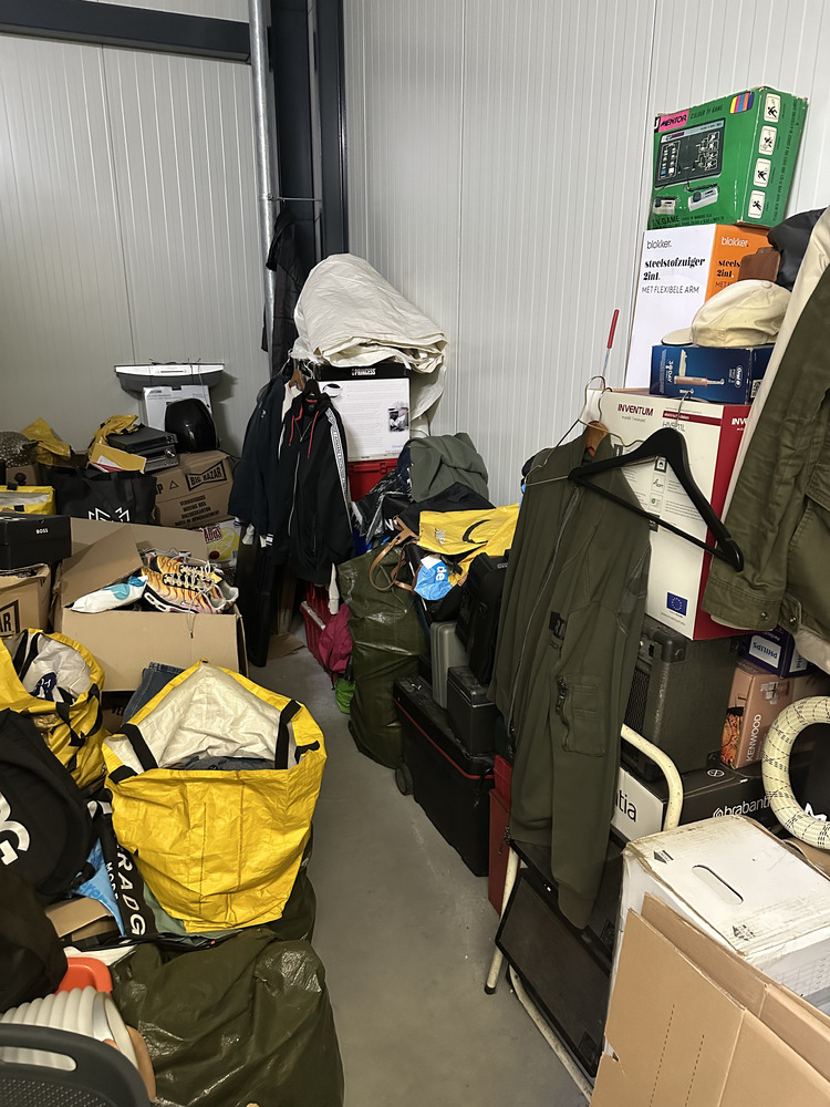 Loads Tilburg Self storage facility auction IB-7652