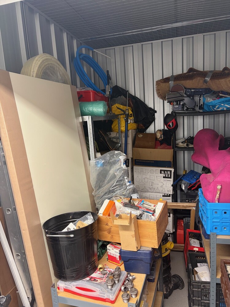 1BOX - Den Haag Self storage unit auction IB-8658