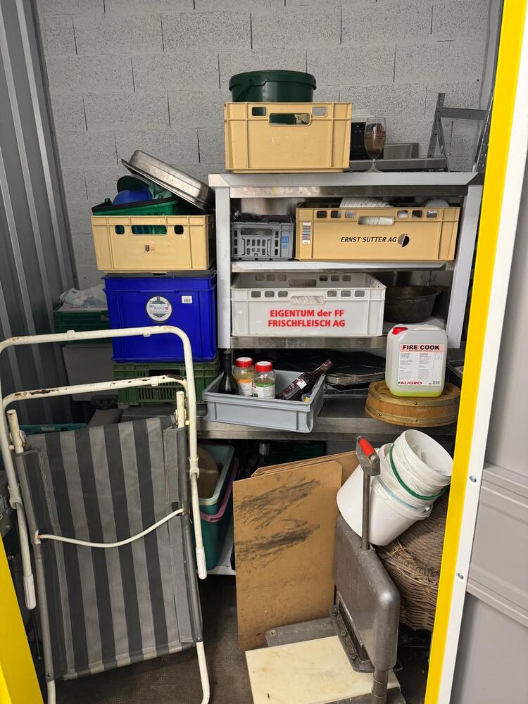 Zebrabox Neuchâtel storage facility unit auction IB-1317