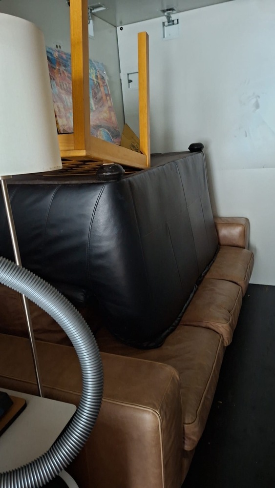 Loads Almere Self storage facility auction IB-6367