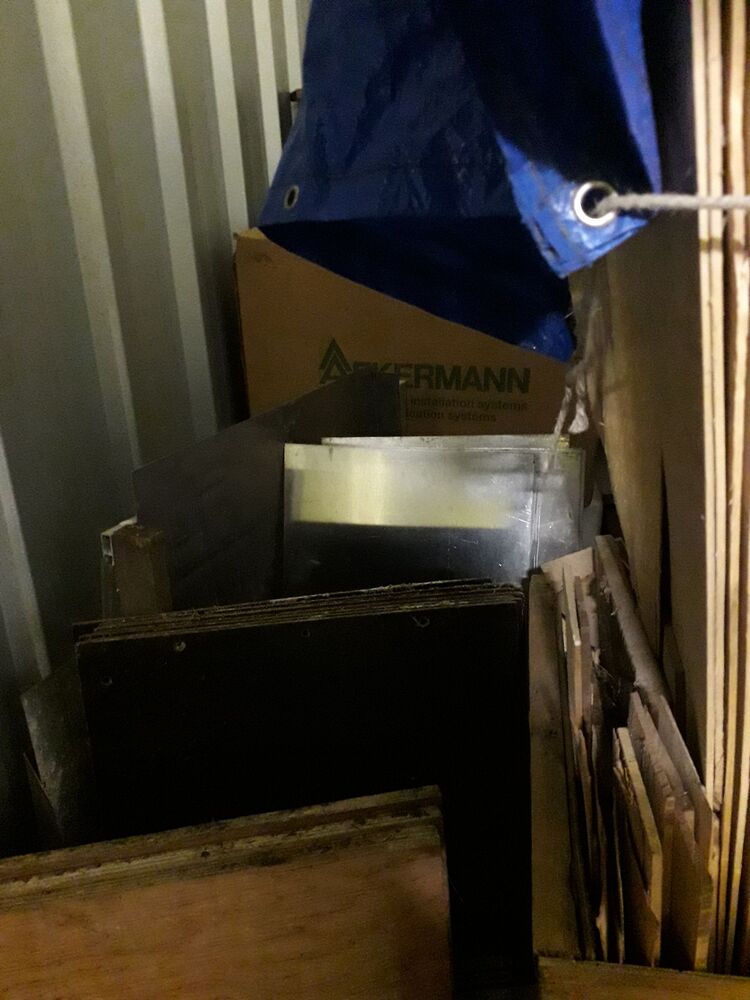 Dresden 1 Storage Unit auction IB-7817