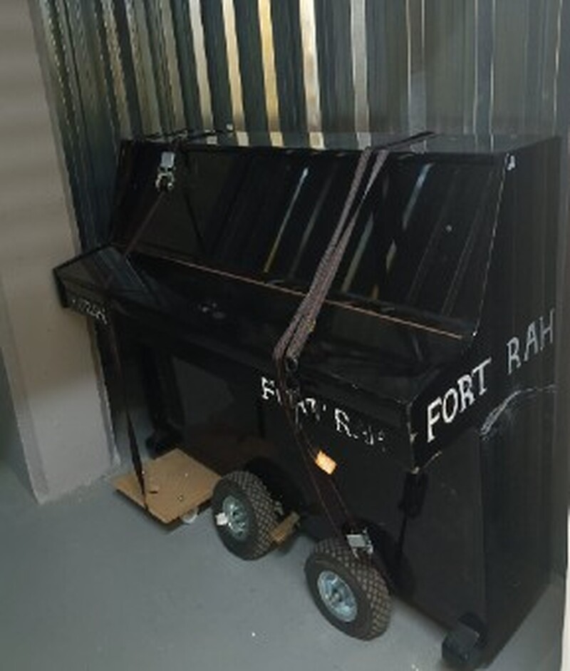 OhMyBox: Marina Self storage unit auction IB-5045