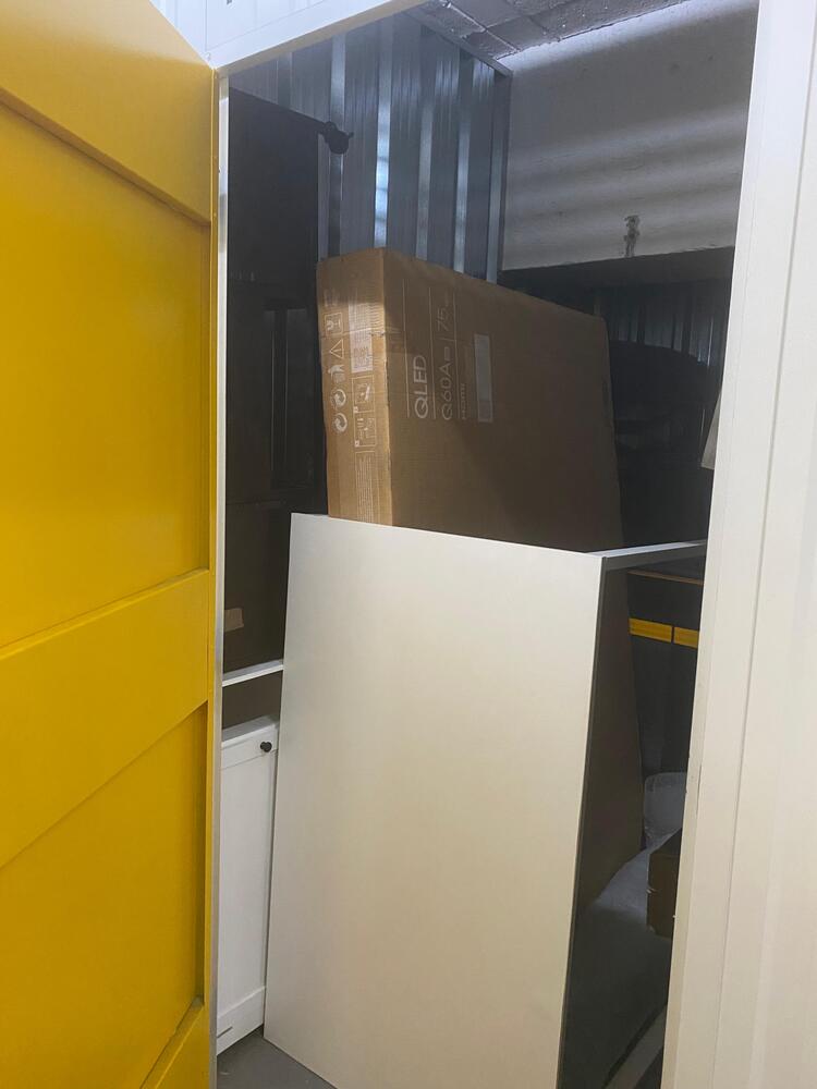 OhMyBox: Marina Self storage unit auction IB-5045 13
