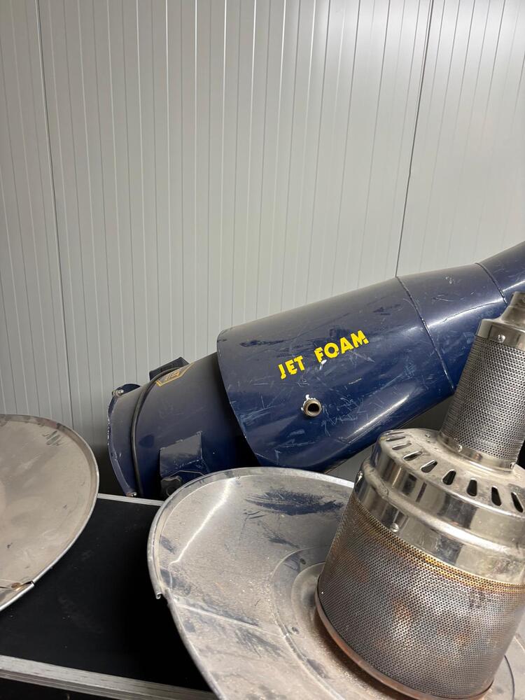 Loads Tilburg Self storage unit auction IB-4424