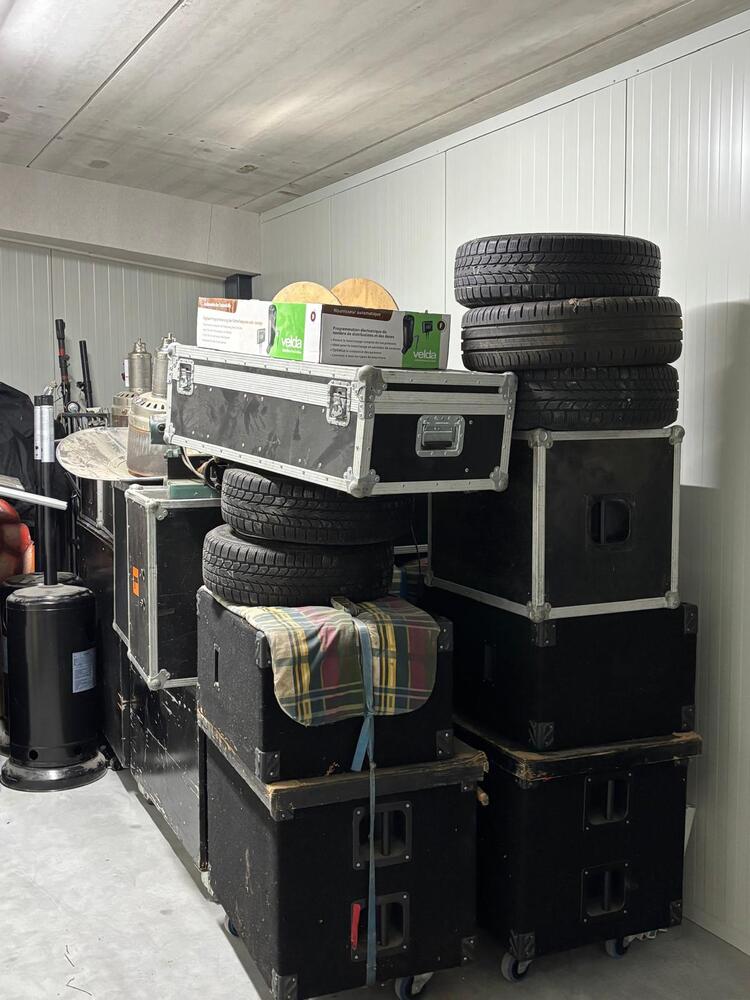 Loads Tilburg Self storage auction IB-4424