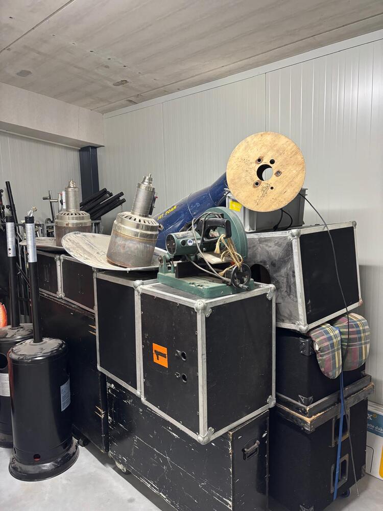 Loads Tilburg storage facility unit auction IB-4424