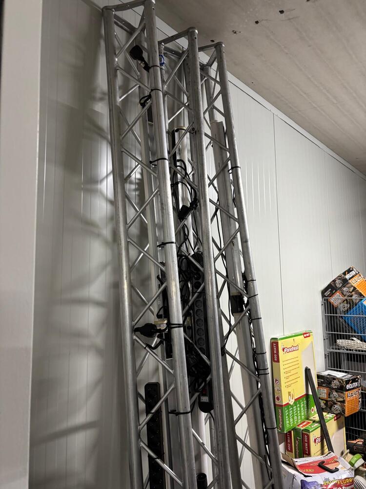 Loads Tilburg Self storage facility auction IB-4424 15