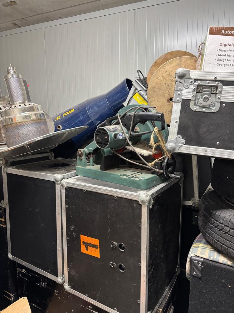 Loads Tilburg Self storage unit auction IB-4424 23