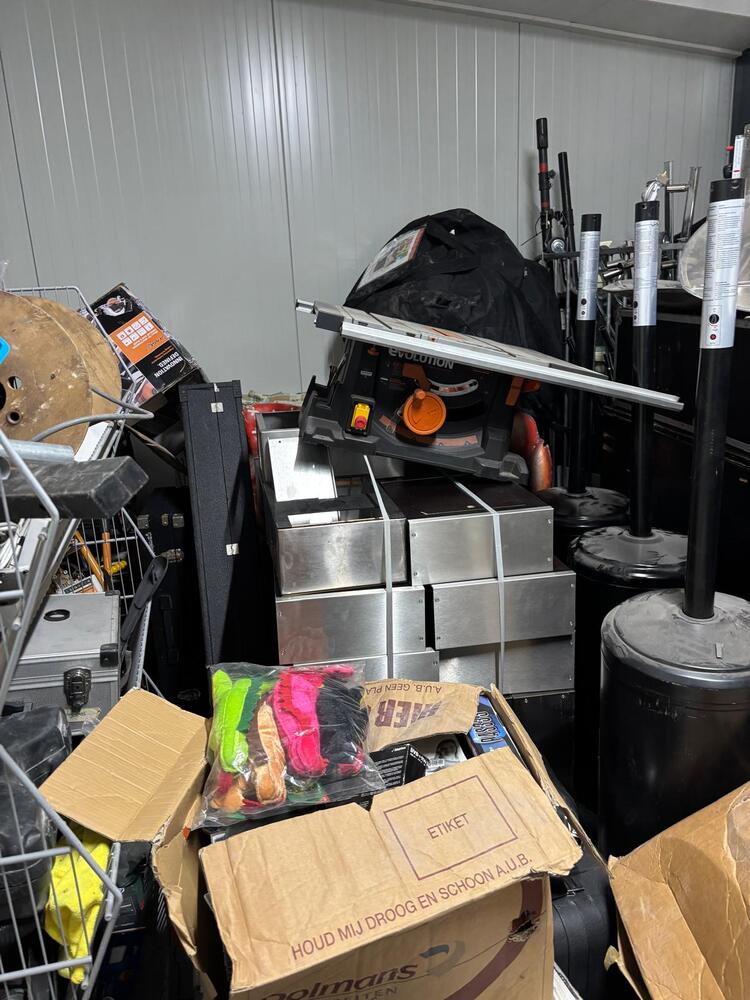 Loads Tilburg Self storage facility auction IB-4424 25