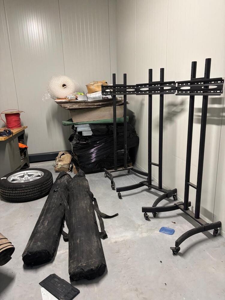 Loads Tilburg Storage auction IB-5363