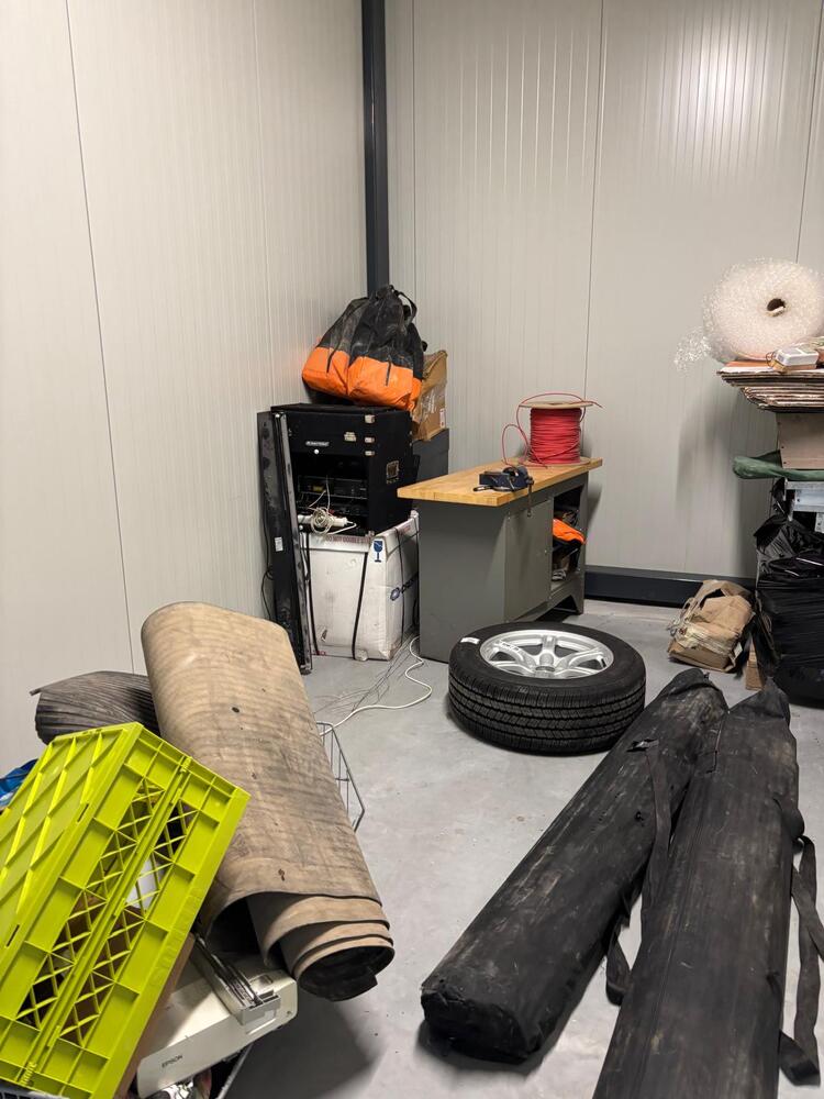 Loads Tilburg Storage Unit auction IB-5363