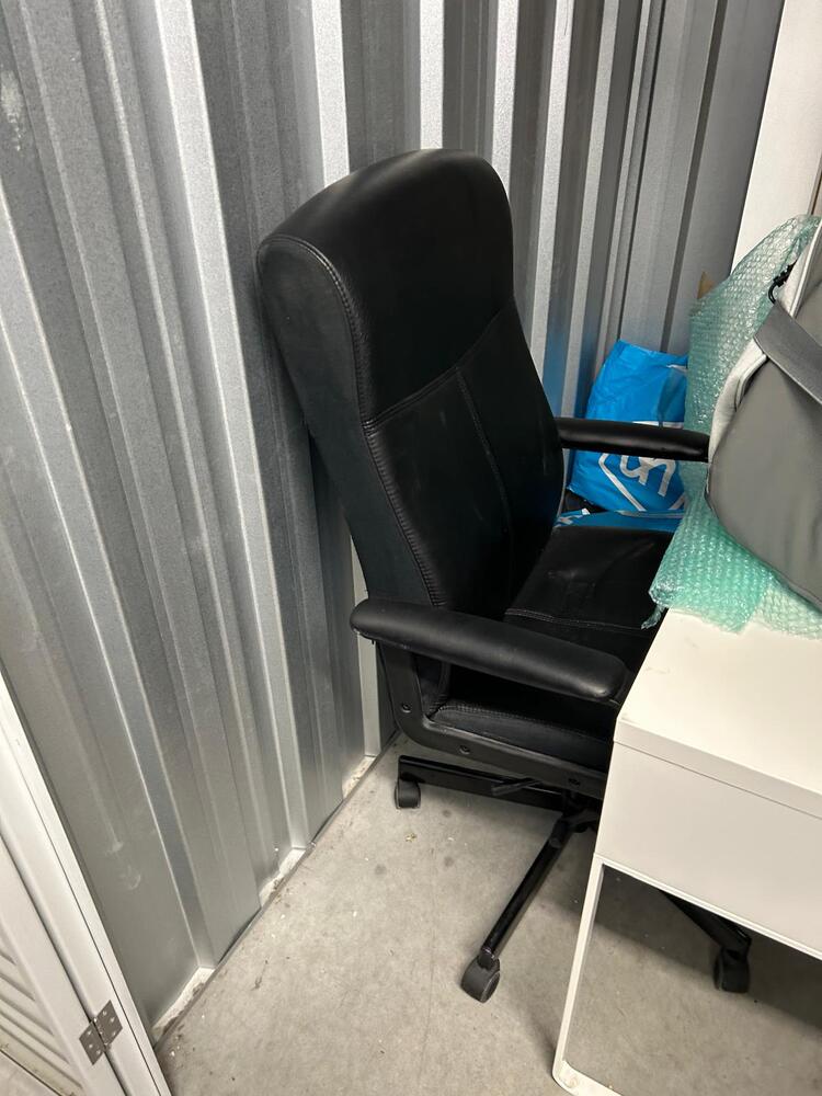 1BOX - Alphen aan den Rijn Storage Unit auction IB-2061