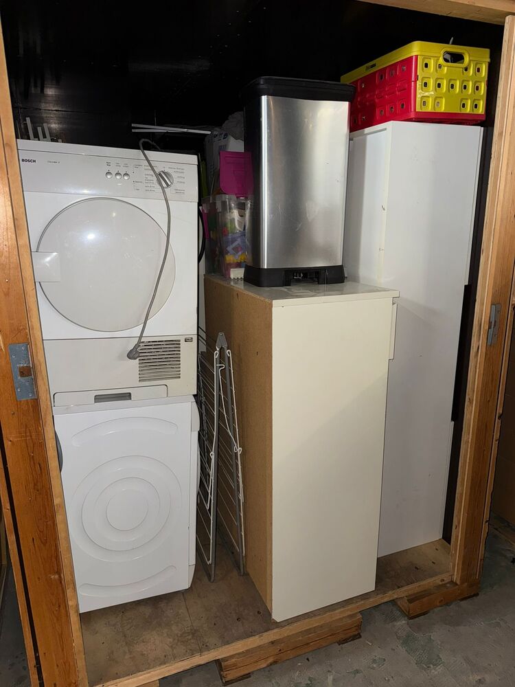 Inbox Storage Self storage unit auction IB-6532