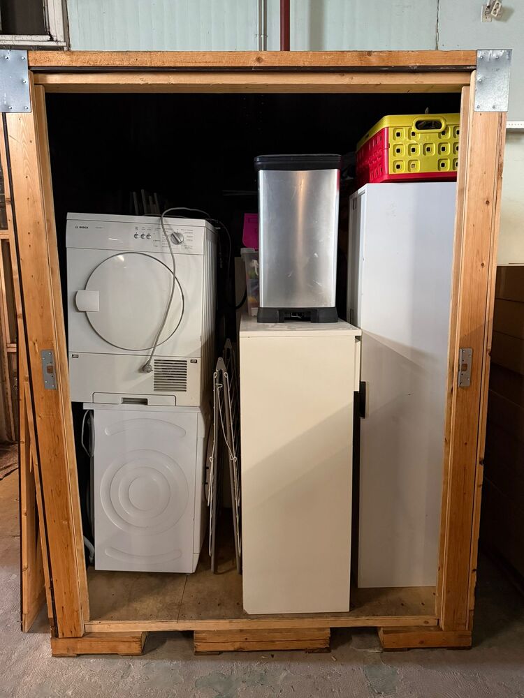 Inbox Storage Storage Unit auction IB-6532