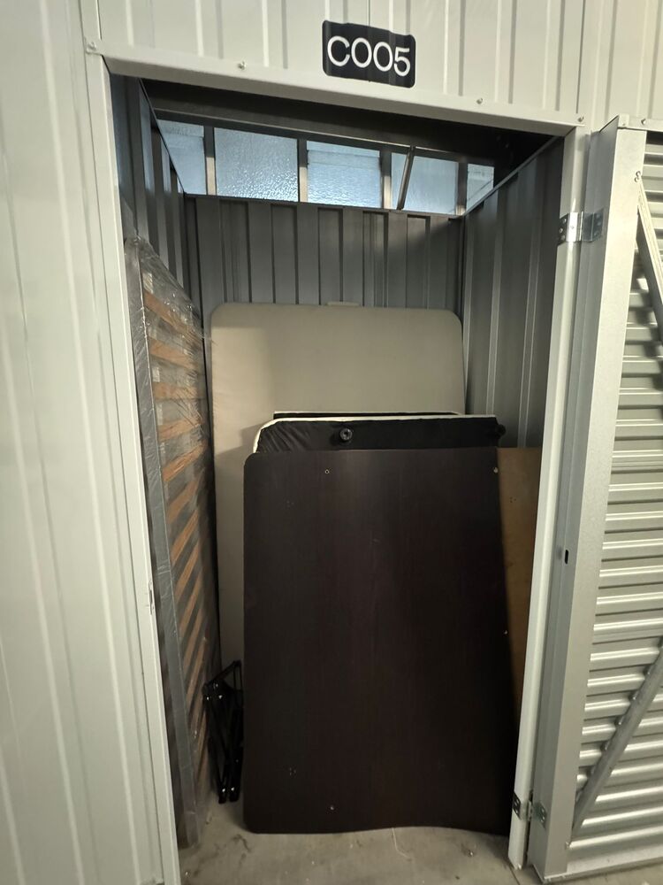Porto Storage Unit auction IB-7812