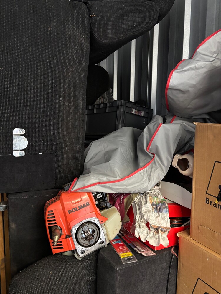 Hannover Vahrenwald Storage Unit auction IB-9440