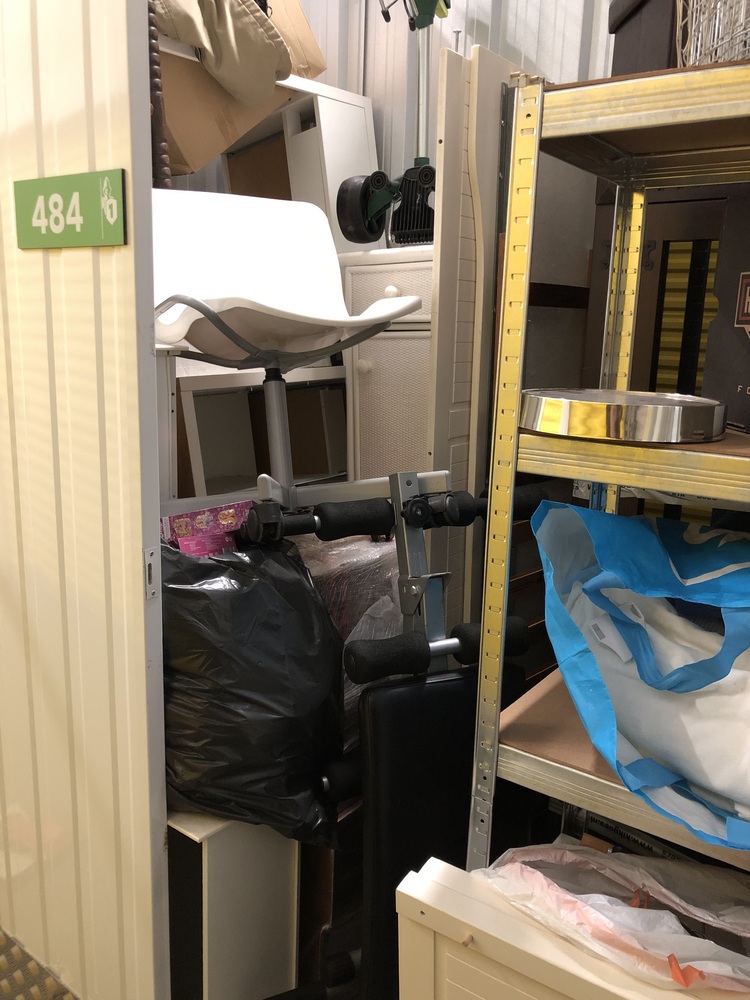 1BOX - Goes Self storage unit auction IB-2291