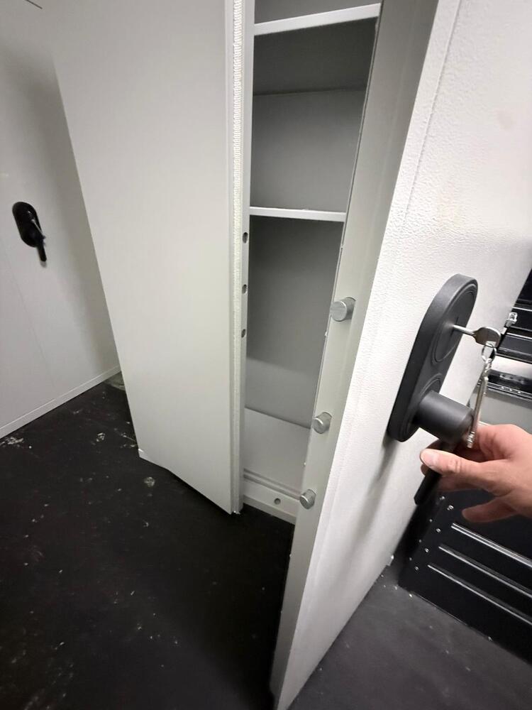 Flexbox Chêne-Bourg Storage Facility auction IB-6115