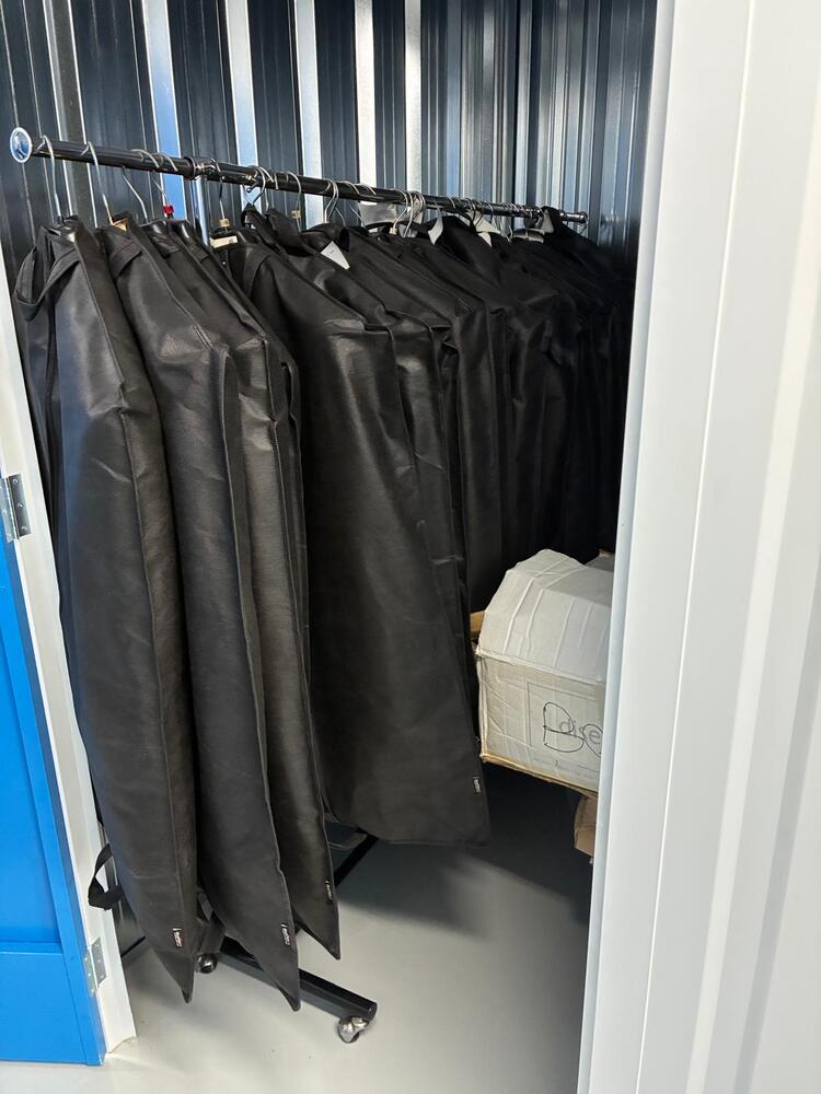 Vigo Storage Unit auction IB-6589