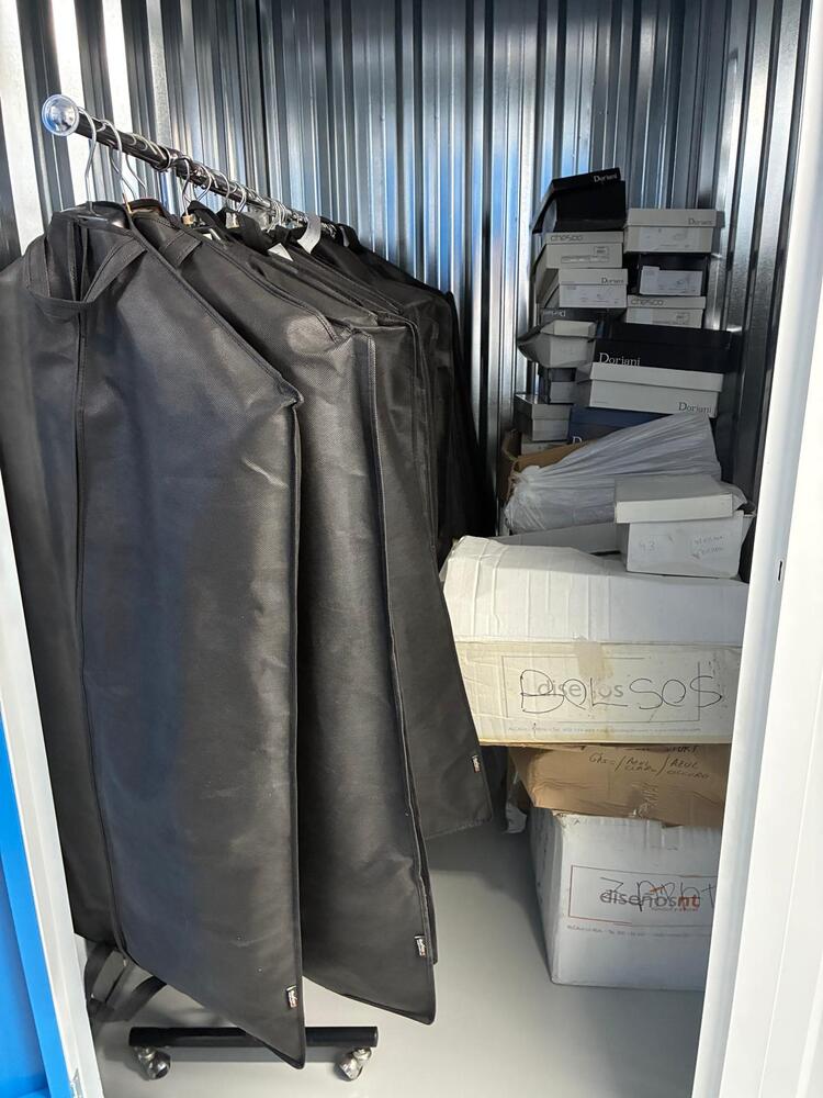 Vigo Self storage unit auction IB-6589