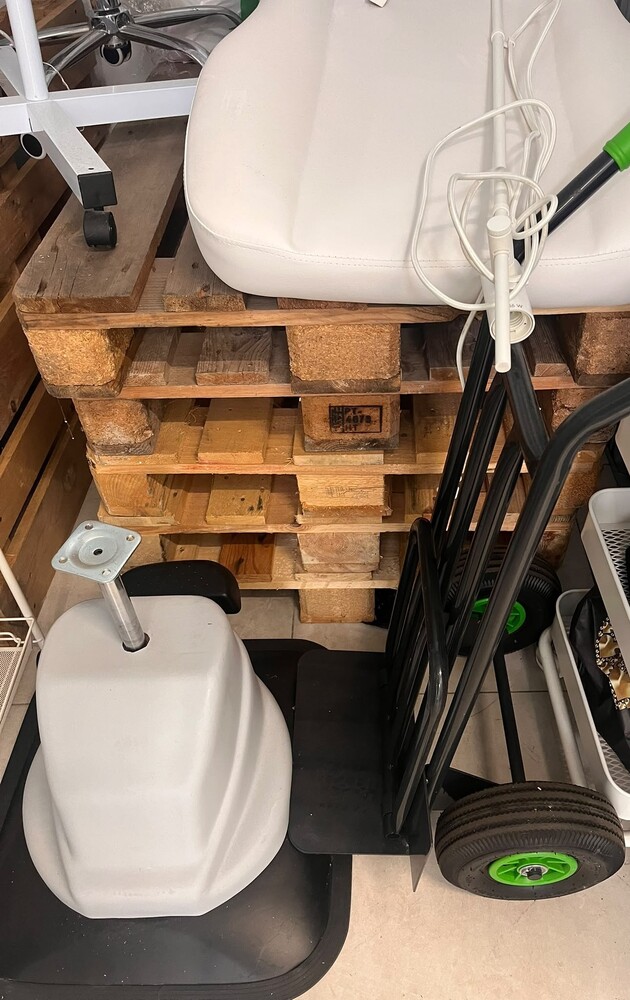 Porto Storage Unit auction IB-2851