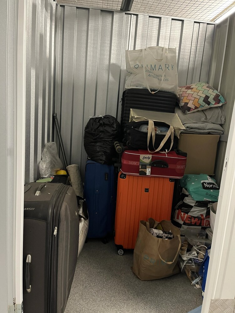 Alfragide Storage Unit auction IB-2402