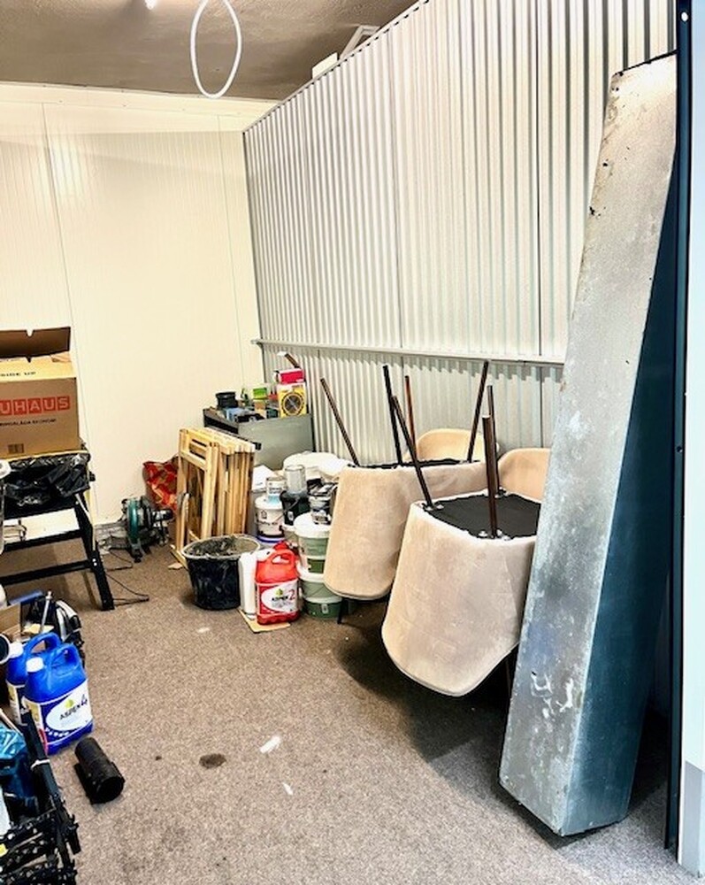Sollentuna Storage Unit auction IB-8539 12
